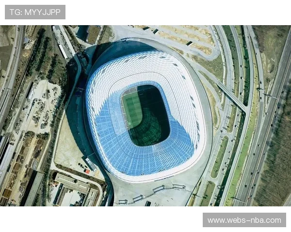 拜仁安联球场草皮焕新升级 全力备战即将到来的欧冠决赛